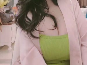 Busty Youyoulama in green top